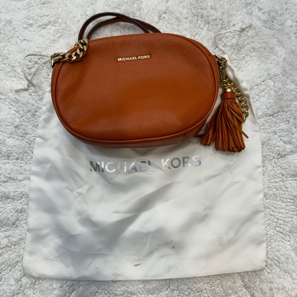 Michael Kors Messenger Ginny Leather Crossbody Bag with Dust Bag - Picture 2 of 16